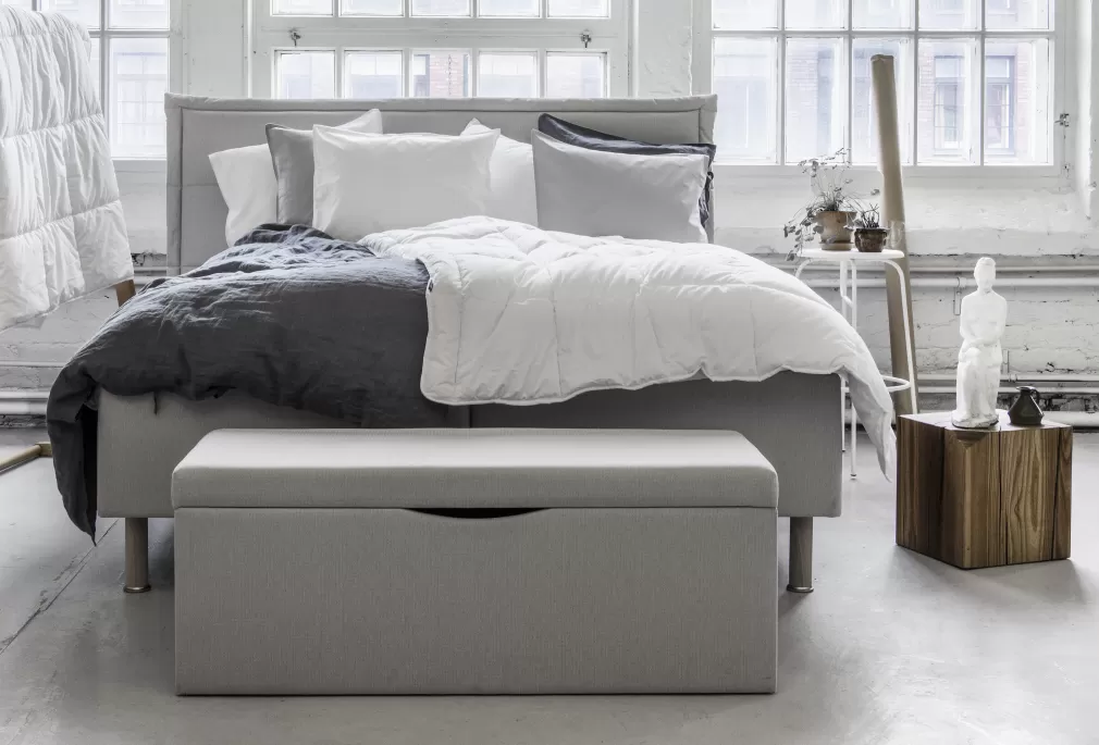 Zone headboard for a double bed