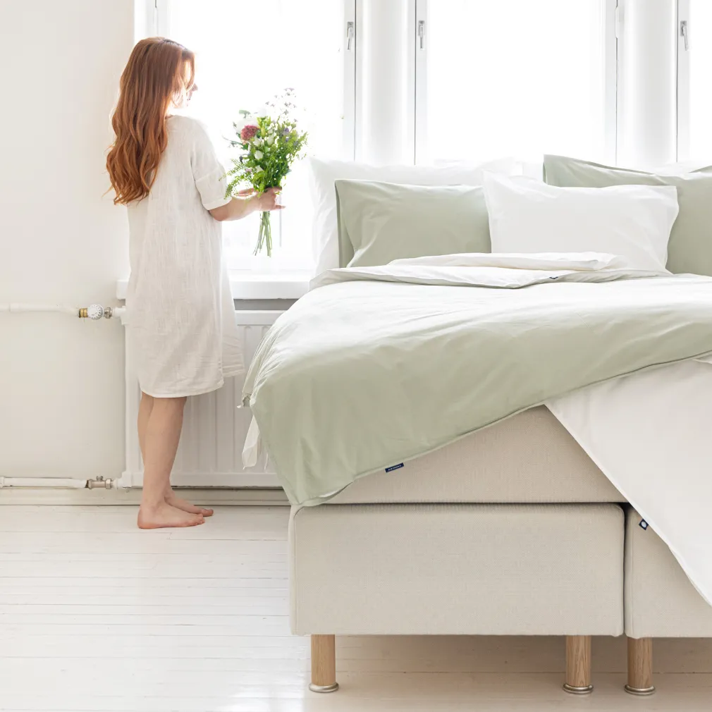 Hotel continental bed